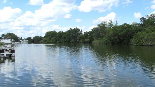 1611 BLUE LAKE DRIVE, Lakeland, FL 33801