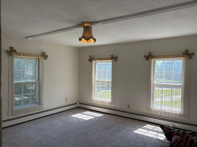 16 Highland St upper, Townsend, MA 01469