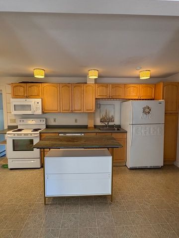 16 Highland St upper, Townsend, MA 01469