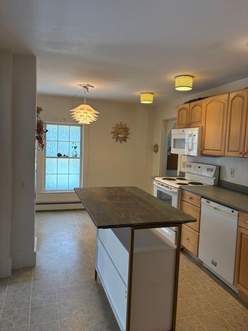 16 Highland St upper, Townsend, MA 01469