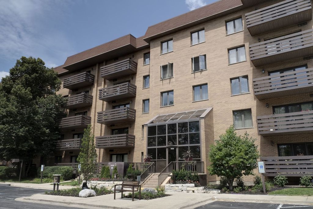1910 Chestnut Avenue C116, Glenview, IL 60025