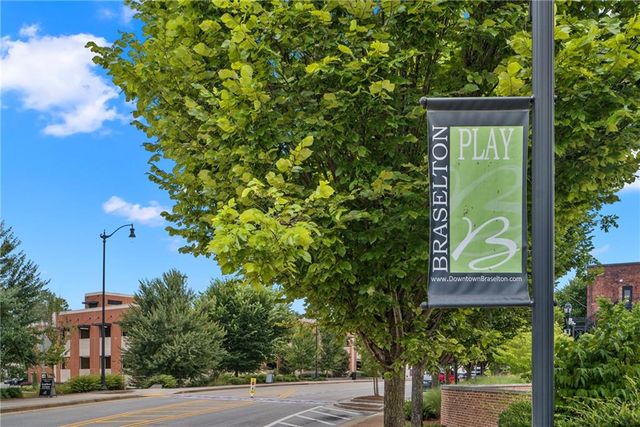 182 Herring Drive, Hoschton, GA 30548