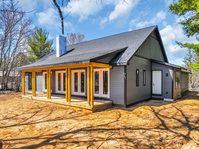 W5303 Briarwood ROAD, Elkhorn, WI 53121