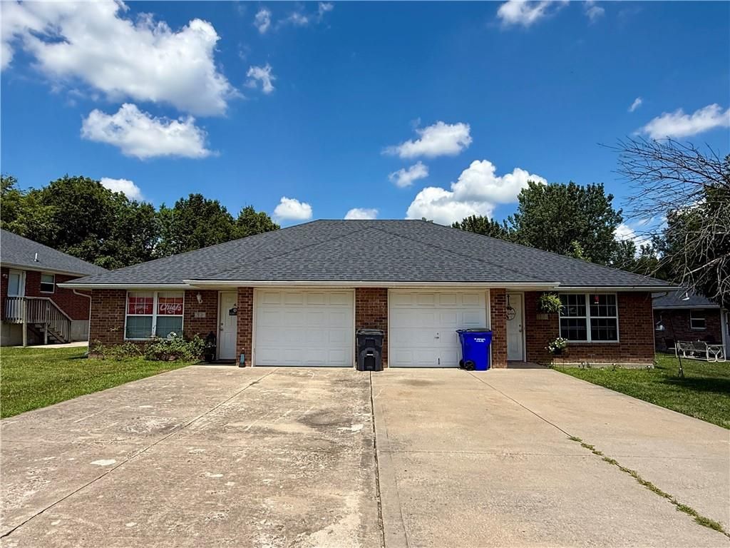 204 & 206 NW Woodbury Drive, Grain Valley, MO 64029