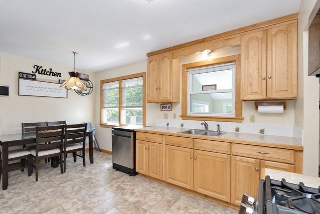 234 Carver St, Springfield, MA 01108