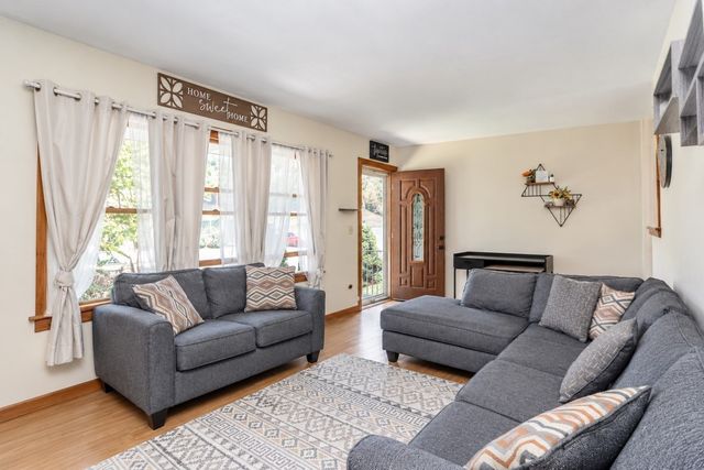 234 Carver St, Springfield, MA 01108