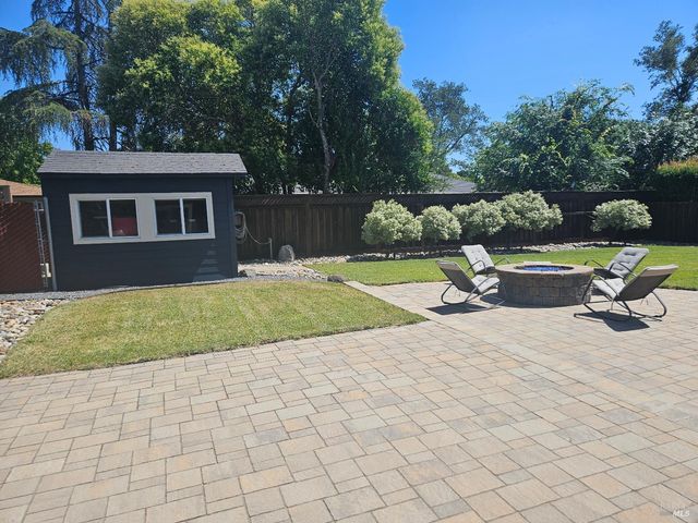 354 Wikiup Dr, Santa Rosa, CA 95403