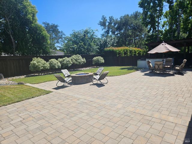 354 Wikiup Dr, Santa Rosa, CA 95403