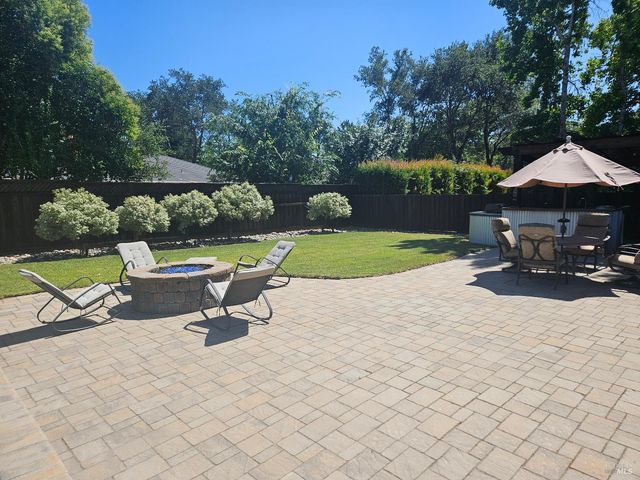 354 Wikiup Dr, Santa Rosa, CA 95403