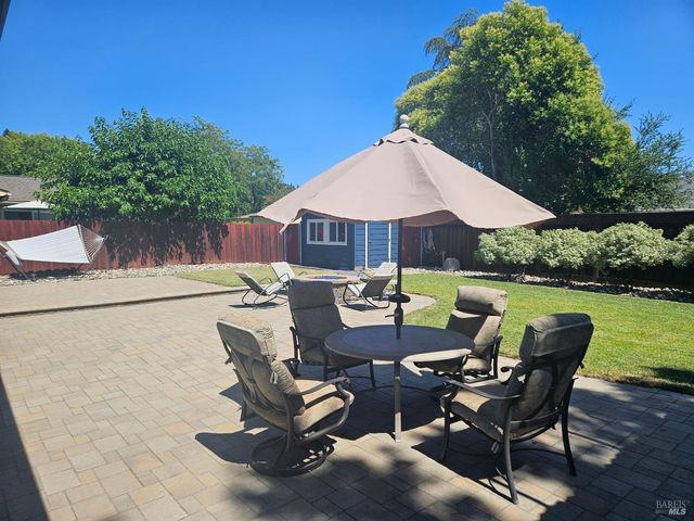 354 Wikiup Dr, Santa Rosa, CA 95403