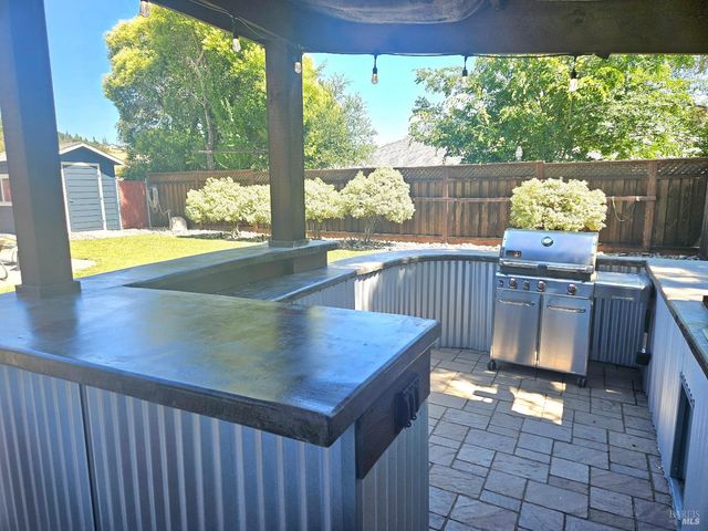 354 Wikiup Dr, Santa Rosa, CA 95403