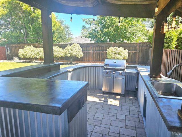 354 Wikiup Dr, Santa Rosa, CA 95403