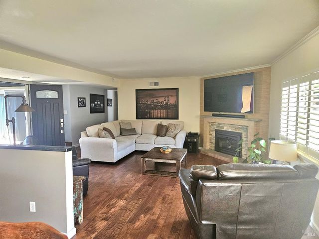 354 Wikiup Dr, Santa Rosa, CA 95403