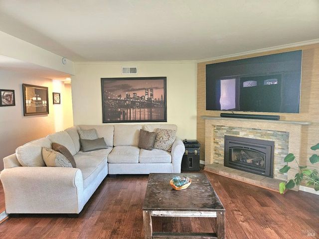 354 Wikiup Dr, Santa Rosa, CA 95403