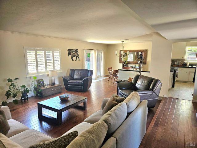 354 Wikiup Dr, Santa Rosa, CA 95403