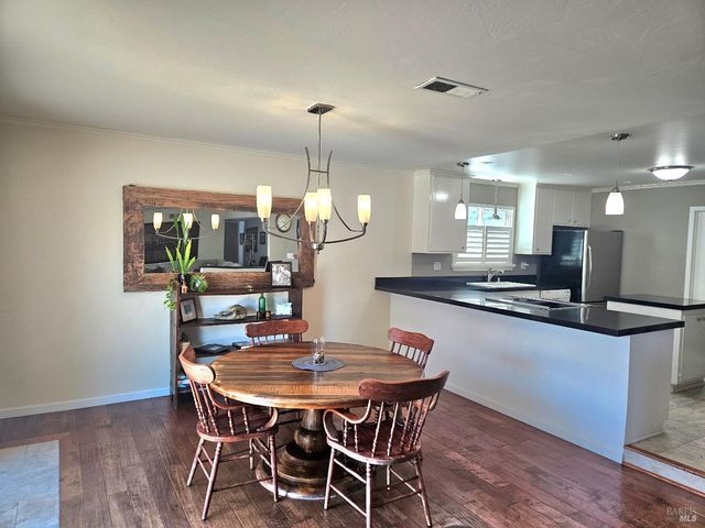 354 Wikiup Dr, Santa Rosa, CA 95403