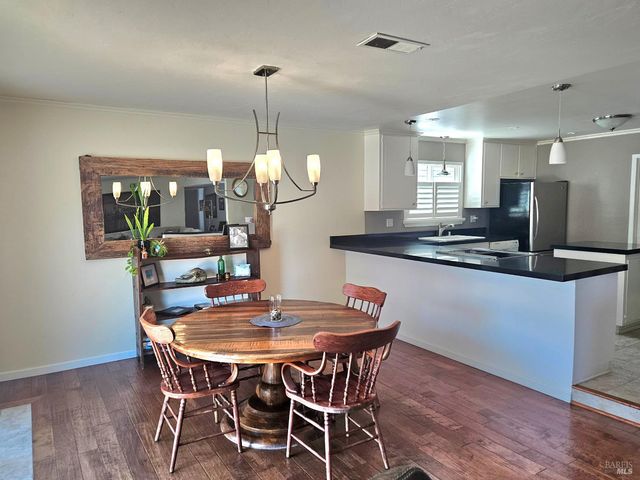 354 Wikiup Dr, Santa Rosa, CA 95403