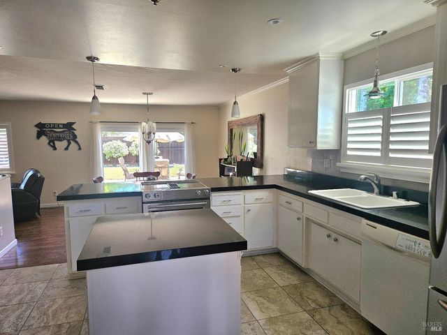 354 Wikiup Dr, Santa Rosa, CA 95403