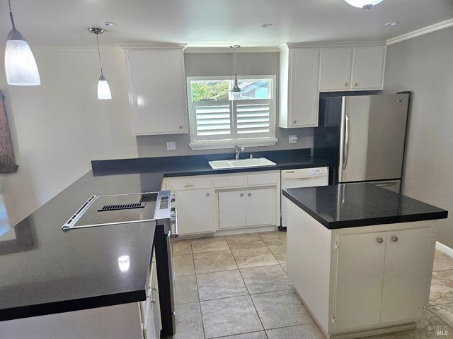 354 Wikiup Dr, Santa Rosa, CA 95403