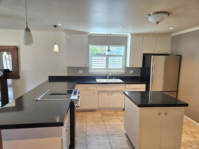 354 Wikiup Dr, Santa Rosa, CA 95403