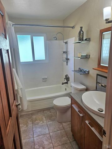 354 Wikiup Dr, Santa Rosa, CA 95403