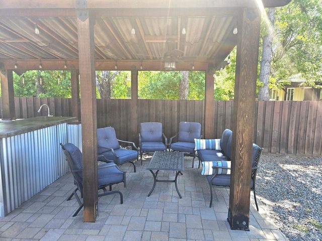 354 Wikiup Dr, Santa Rosa, CA 95403