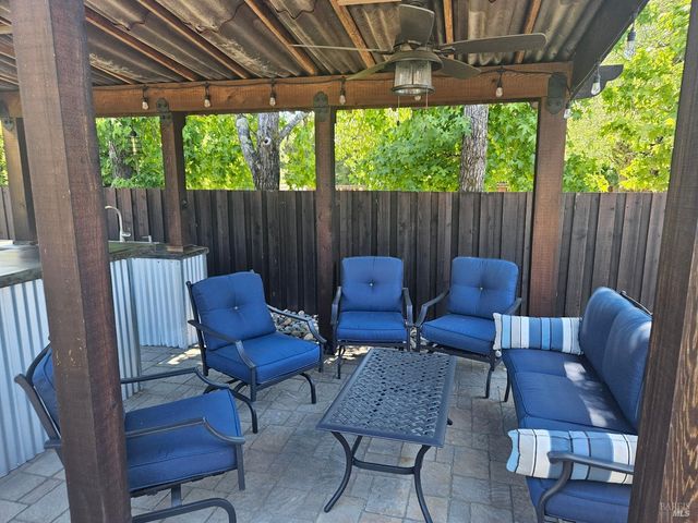 354 Wikiup Dr, Santa Rosa, CA 95403