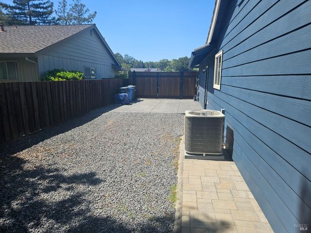 354 Wikiup Dr, Santa Rosa, CA 95403