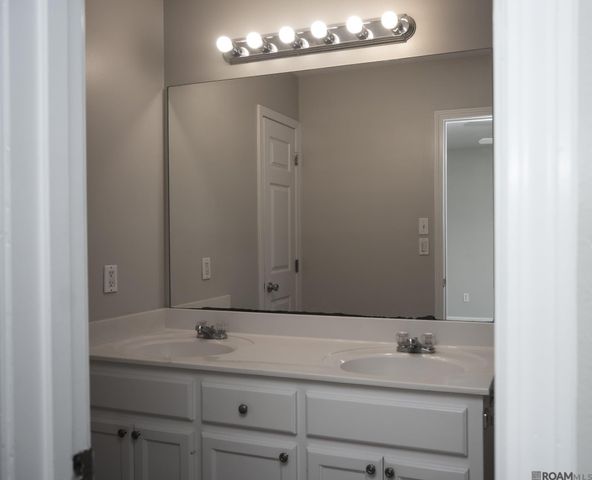 403 Railroad Ave, New Roads, LA 70760