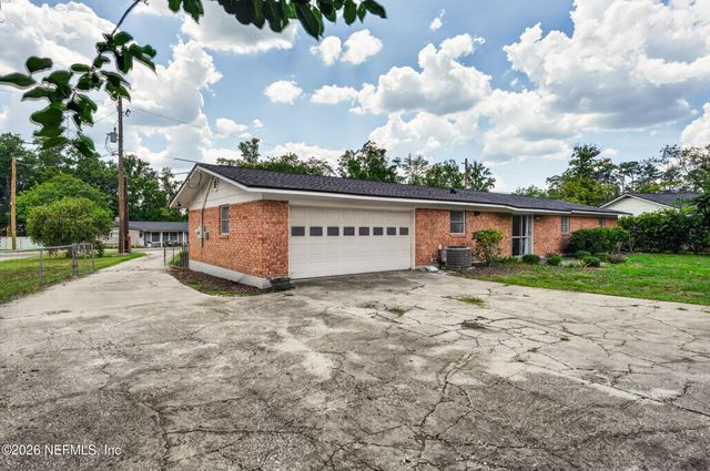717 ESTATES COVE Road, Jacksonville, FL 32221