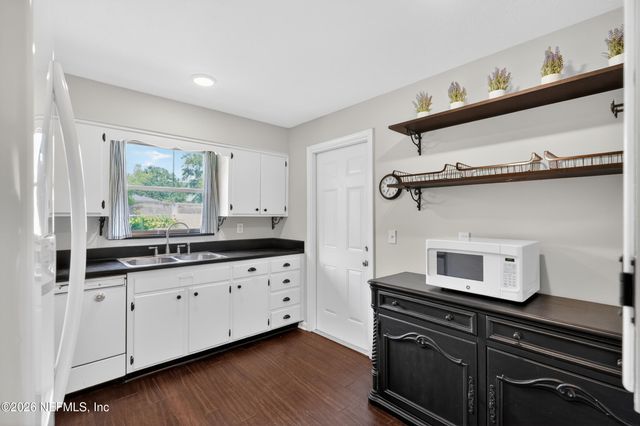 717 ESTATES COVE Road, Jacksonville, FL 32221