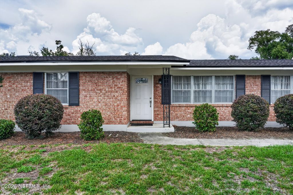 717 ESTATES COVE Road, Jacksonville, FL 32221