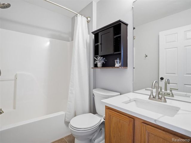 6449 Cranberry Drive, Holly, MI 48442
