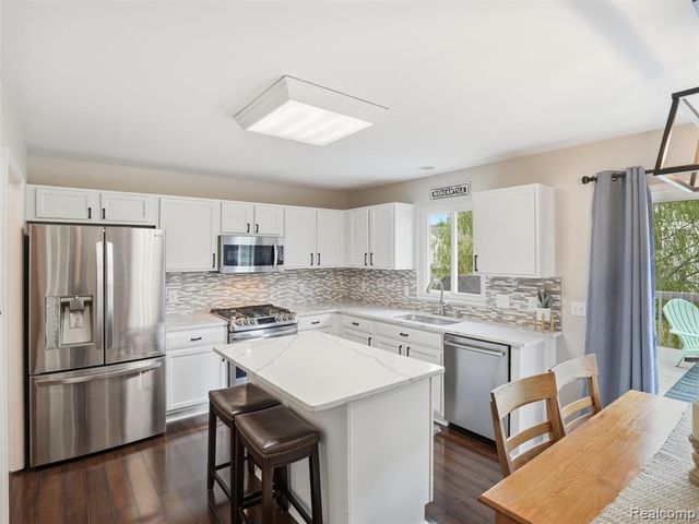 6449 Cranberry Drive, Holly, MI 48442