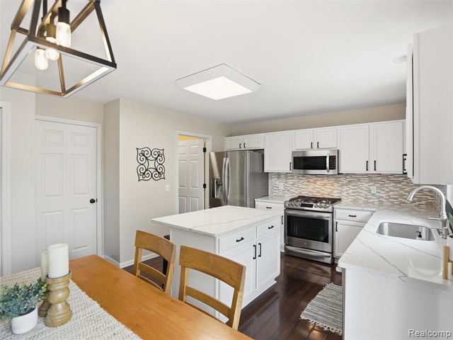 6449 Cranberry Drive, Holly, MI 48442