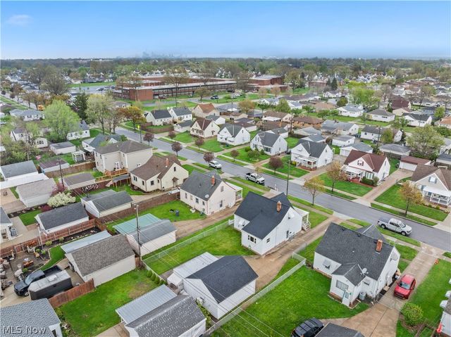 4718 Southwood Drive, Brooklyn, OH 44144