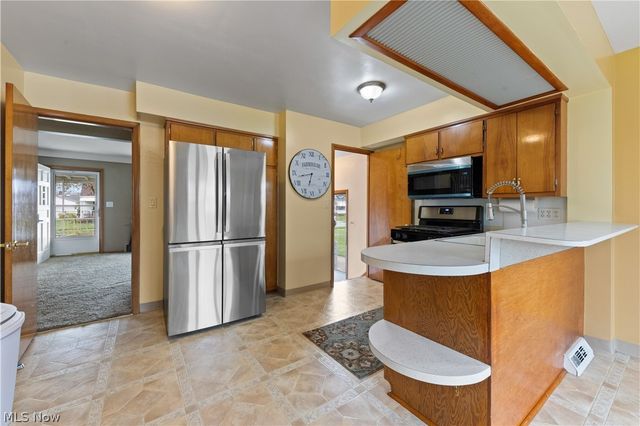 4718 Southwood Drive, Brooklyn, OH 44144