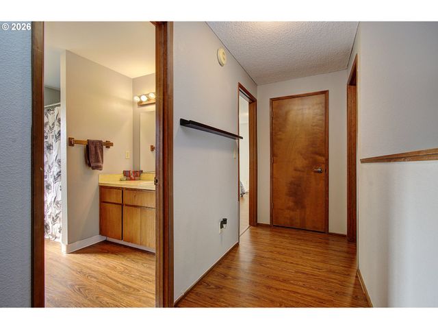 4613 E 18TH St 28, Vancouver, WA 98661