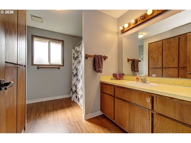 4613 E 18TH St 28, Vancouver, WA 98661