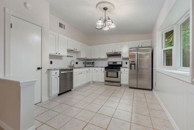920 Acorn Oaks DR, Austin, TX 78745