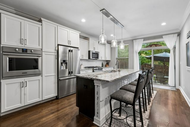 1009 N Auburn Ridge Drive, Palatine, IL 60067