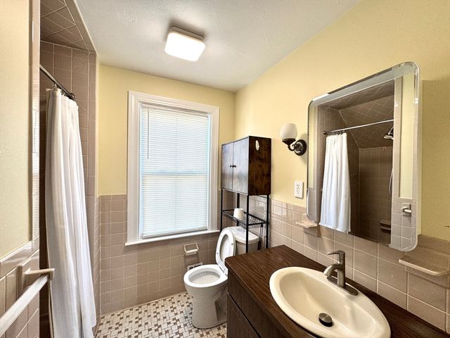 9 Westford St, Quincy, MA 02169