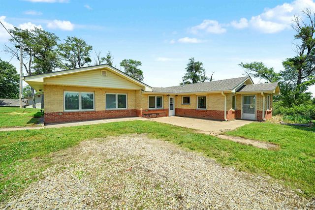 300 Rafter M Ln., Salina, KS 67401