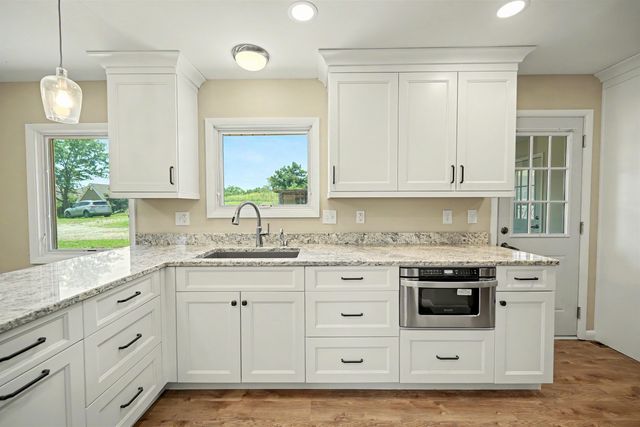300 Rafter M Ln., Salina, KS 67401