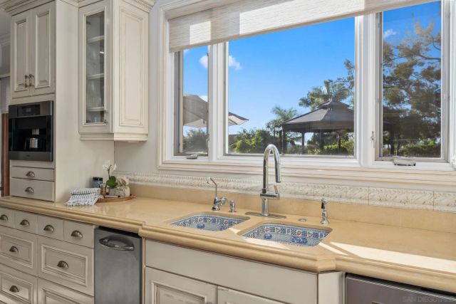 2915 Managua Pl, Carlsbad, CA 92009