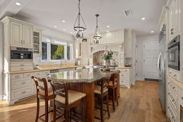 2915 Managua Pl, Carlsbad, CA 92009