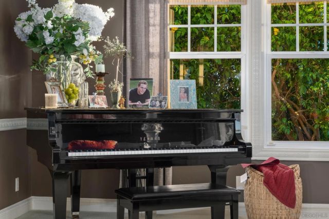 2915 Managua Pl, Carlsbad, CA 92009