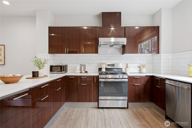 522 Glacier Walk SE, Sammamish, WA 98074