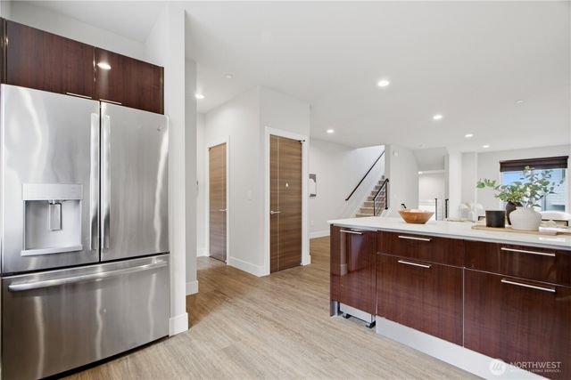 522 Glacier Walk SE, Sammamish, WA 98074