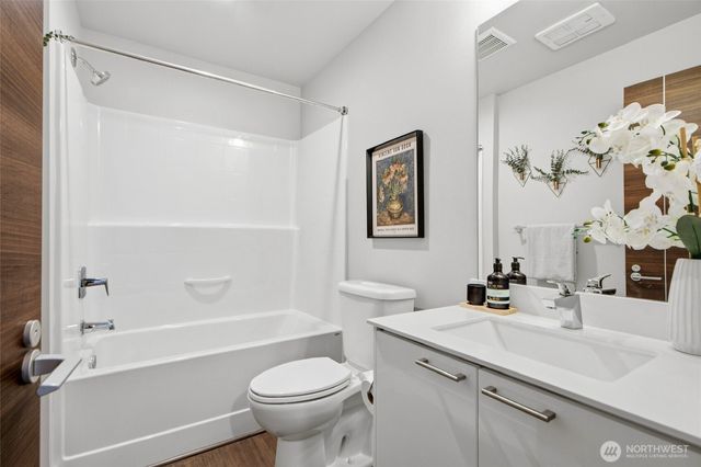 522 Glacier Walk SE, Sammamish, WA 98074
